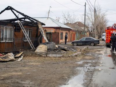 Частный дом в Тюмени, в котором скрывались подозреваемые в подготовке теракта, 13 апреля 2019 года Максим Слуцкий / ТАСС